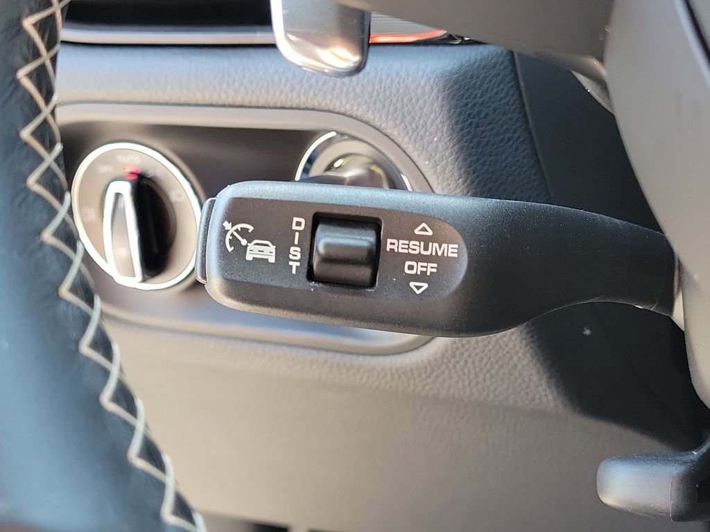 Certified 2024 Porsche Macan AWD/4WD image 40