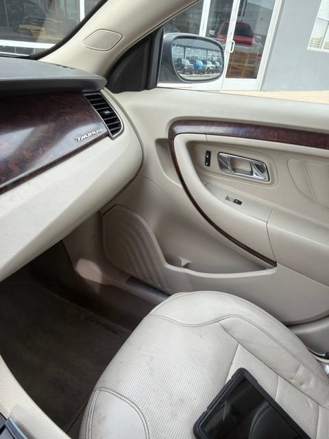 Used 2010 Ford Taurus Limited FWD image 18