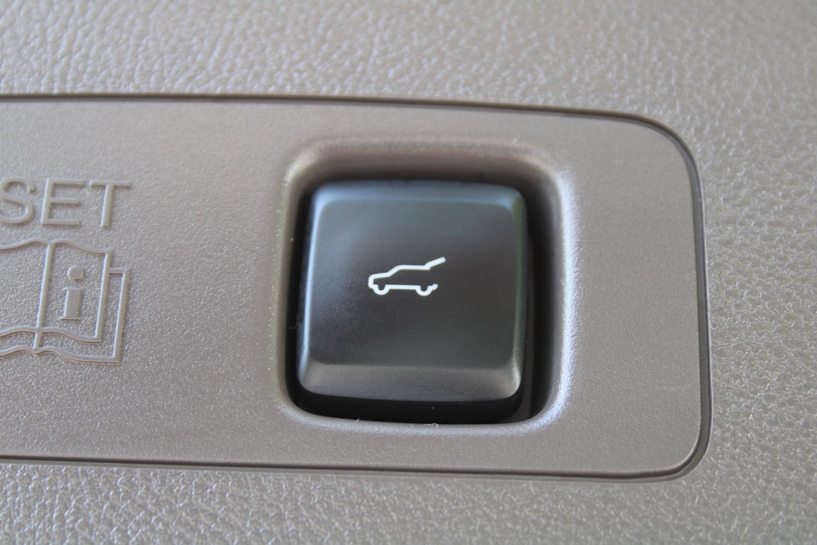 Used 2023 Lincoln Corsair FWD w/ Equipment Group 101A image 11