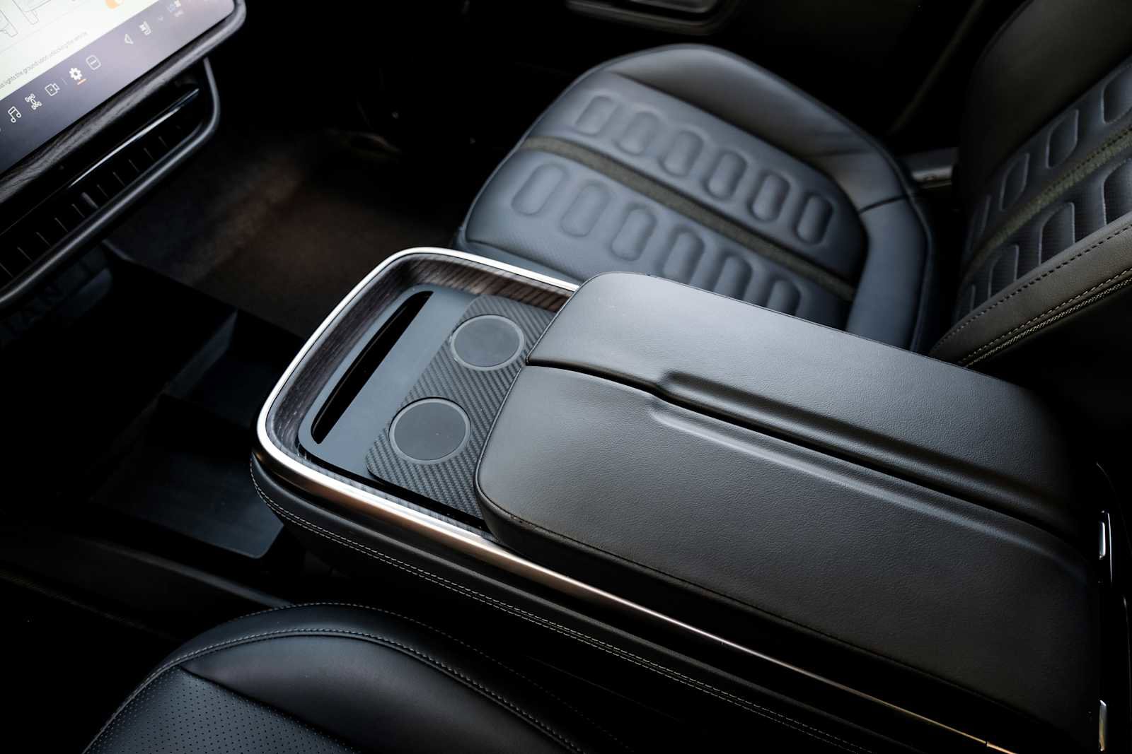 Used 2023 Rivian R1S Adventure image 25