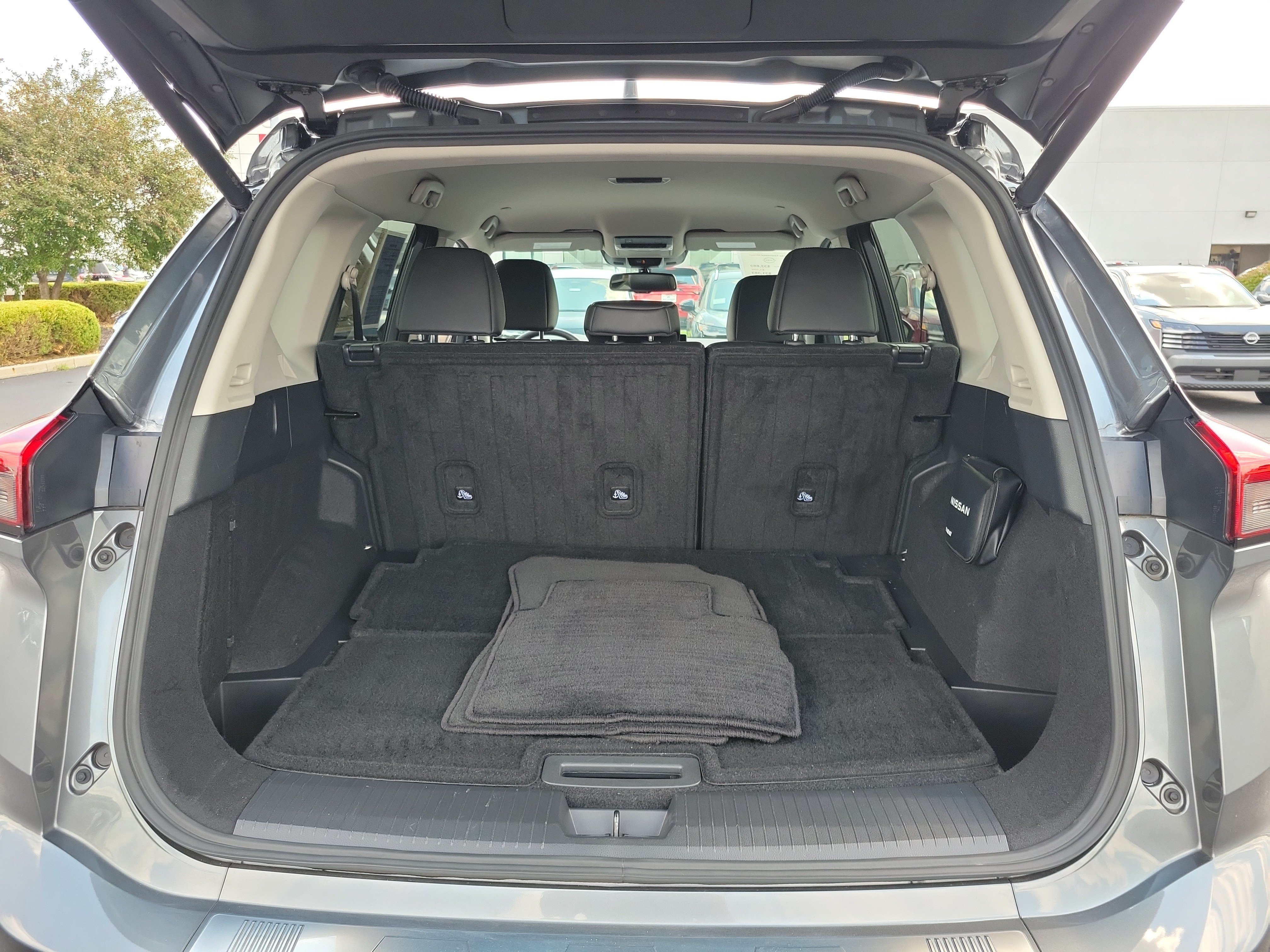 Certified 2025 Nissan Rogue SL AWD/4WD image 8