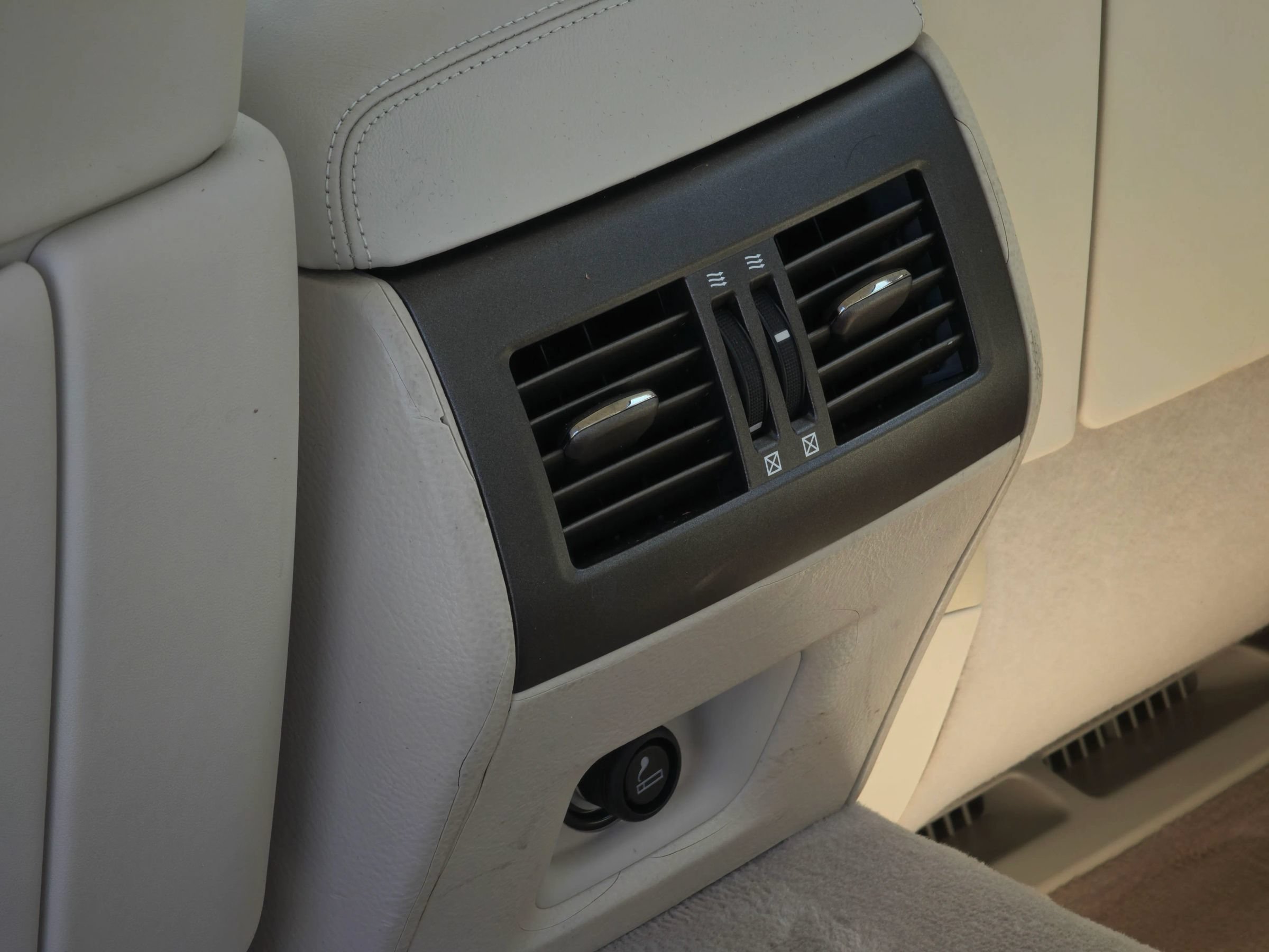 Used 2007 Lexus LS 460 w/ Comfort Pkg RWD image 37