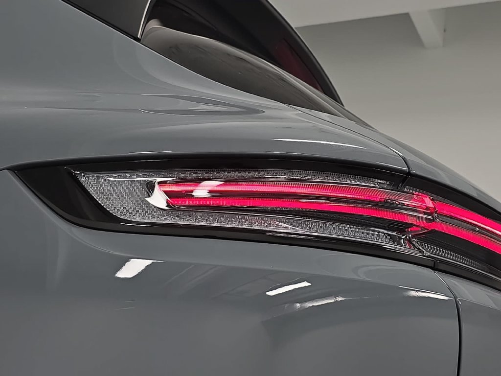 Certified 2026 Porsche Cayenne AWD/4WD image 30