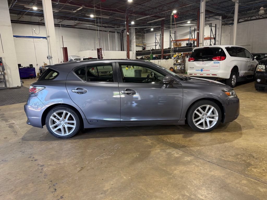 Used 2015 Lexus CT 200h FWD image 9