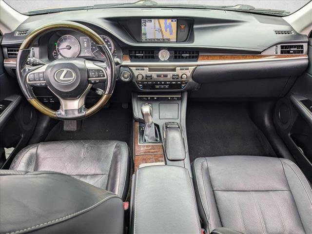 Used 2016 Lexus ES 350 w/ Luxury Package w/Wood Trim FWD image 19