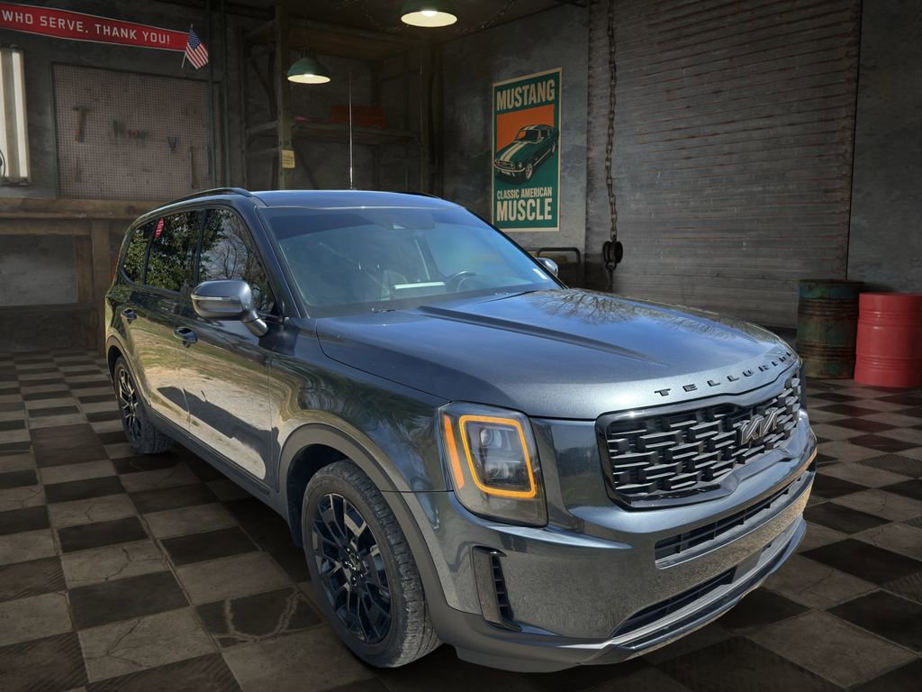 Used 2022 Kia Telluride EX w/ EX Premium Package image 2