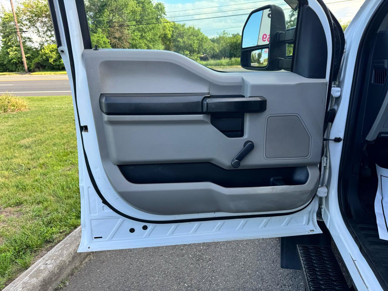 Used 2019 Ford F550 2WD Regular Cab Super Duty image 21