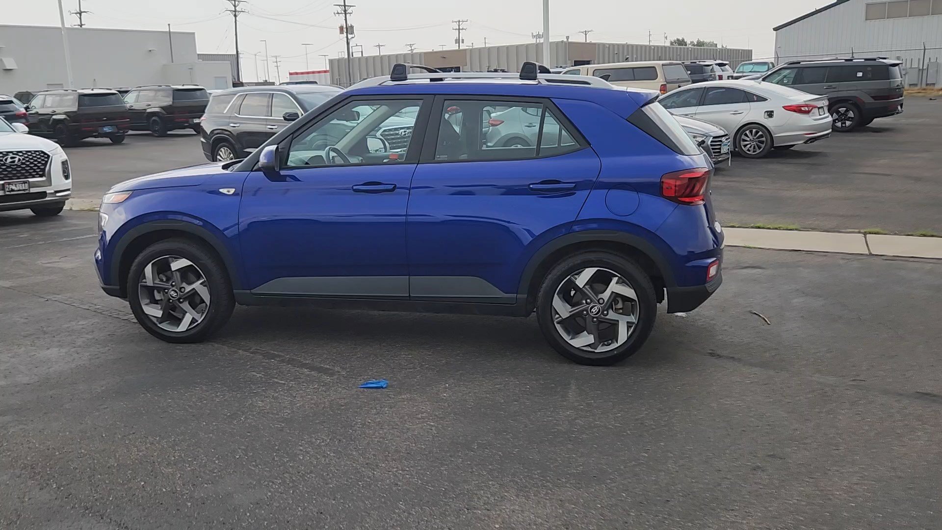 Certified 2022 Hyundai Venue SEL FWD image 2
