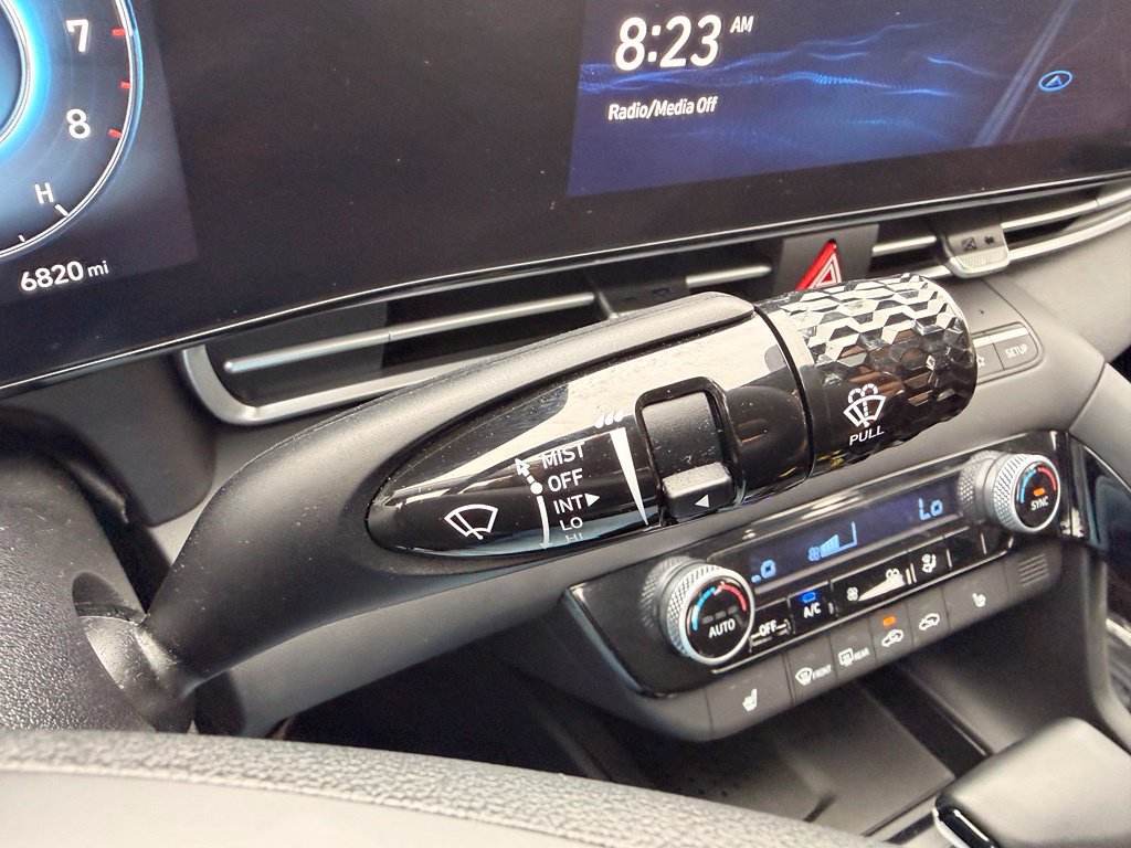 Used 2023 Hyundai Elantra SEL w/ Convenience Package FWD image 15
