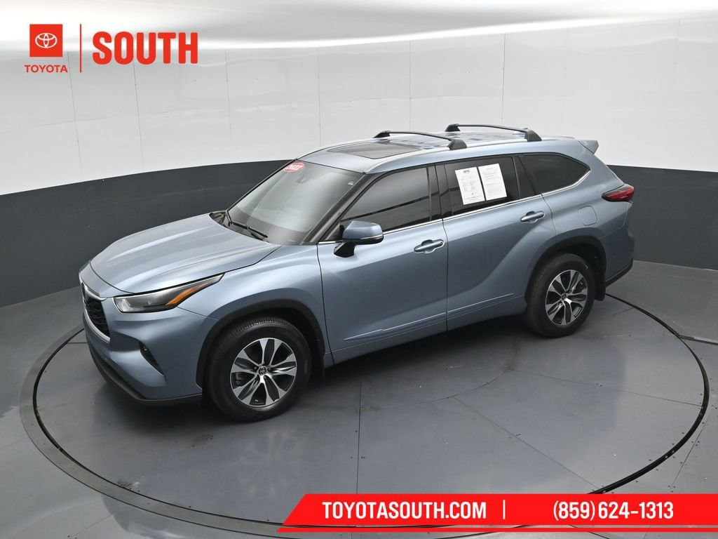 Used 2022 Toyota Highlander XLE AWD/4WD image 56