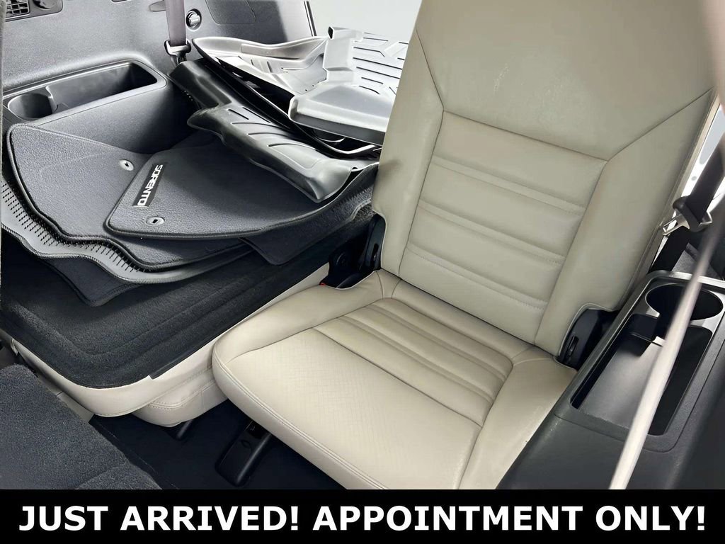 Used 2017 Kia Sorento EX image 14