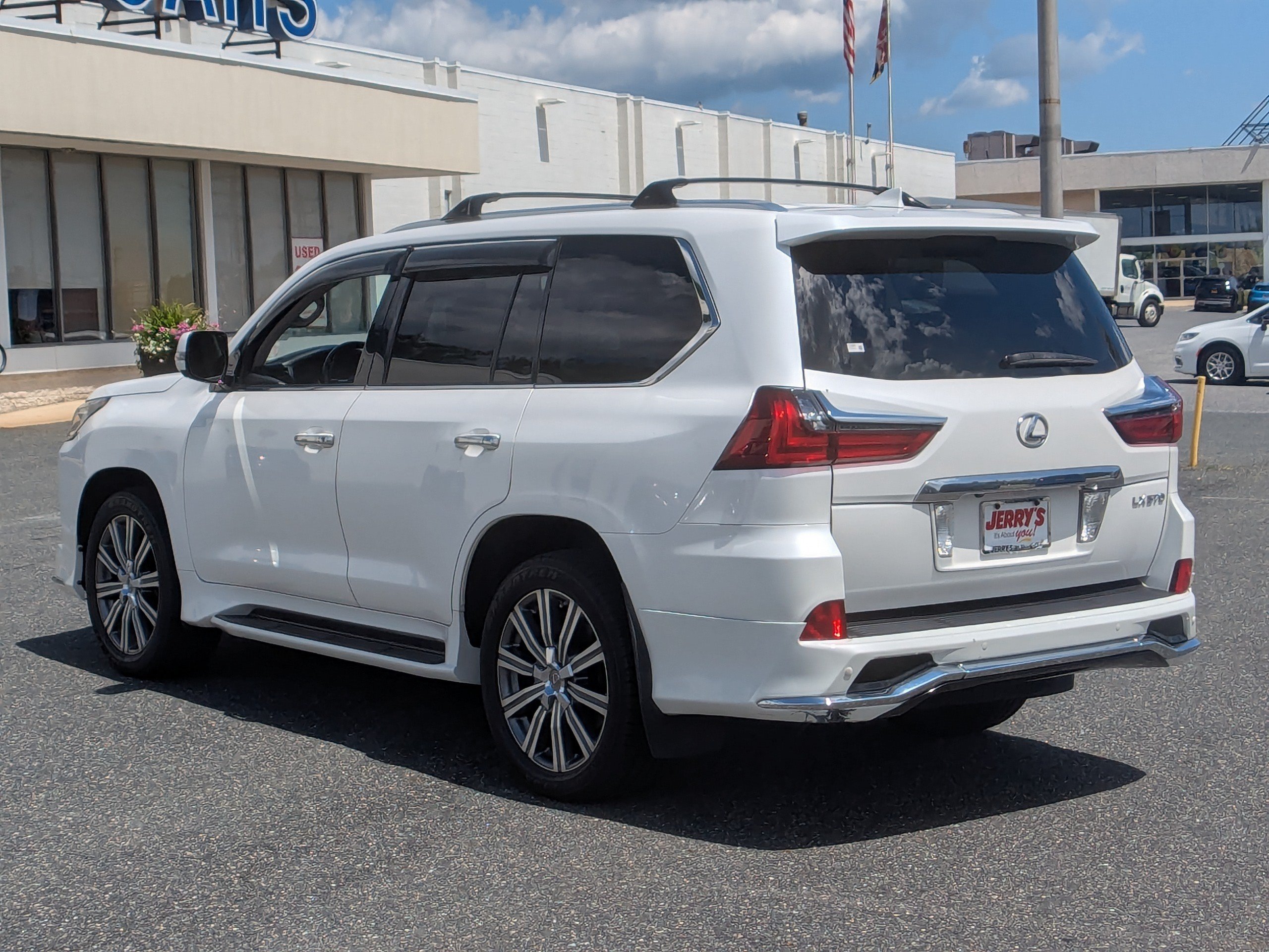 Used 2017 Lexus LX 570 4WD image 6