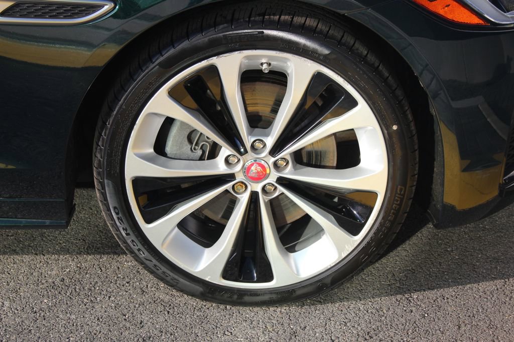 Used 2023 Jaguar XF R-Dynamic SE image 9