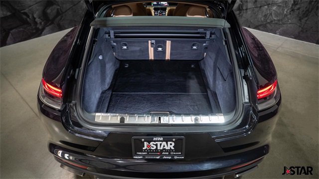 Used 2022 Porsche Panamera 4 w/ Premium Package image 22