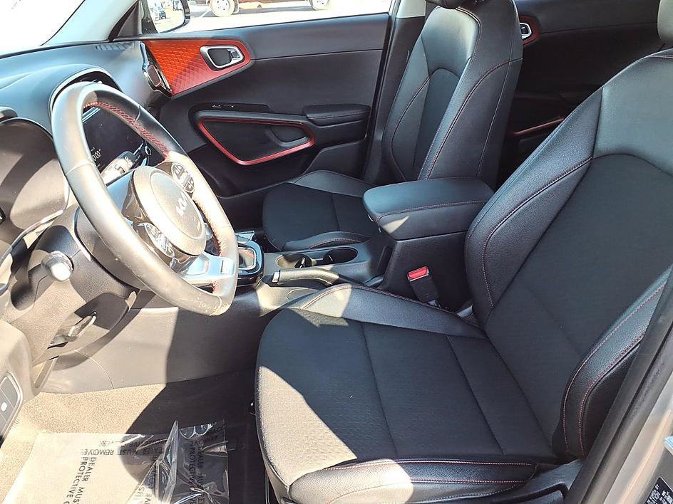Used 2023 Kia Soul GT-Line FWD image 12
