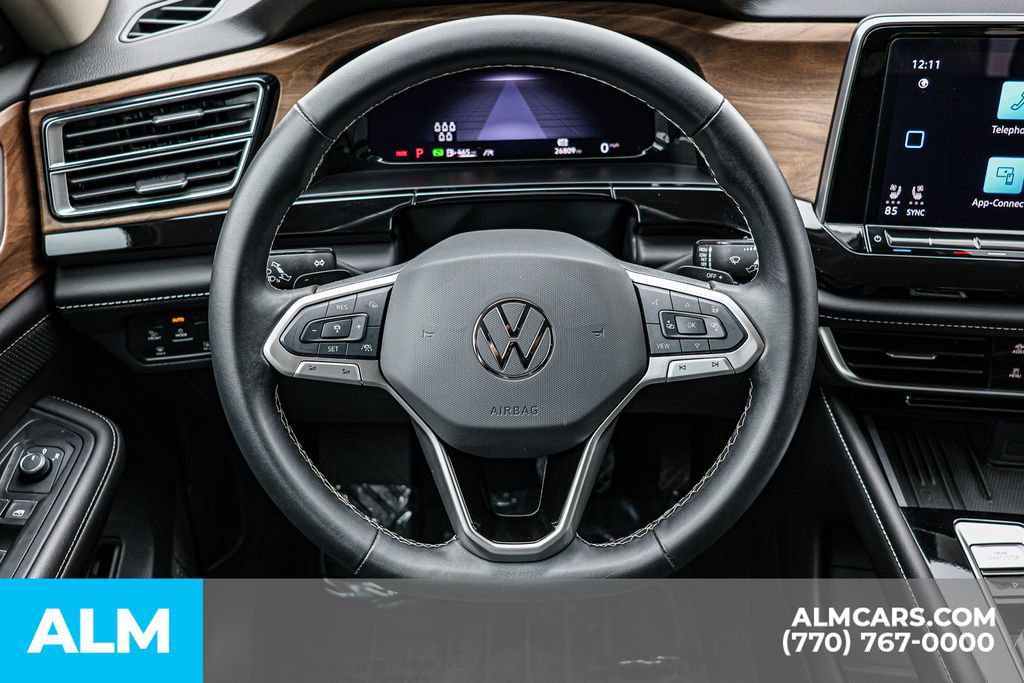 Used 2025 Volkswagen Atlas SE image 34