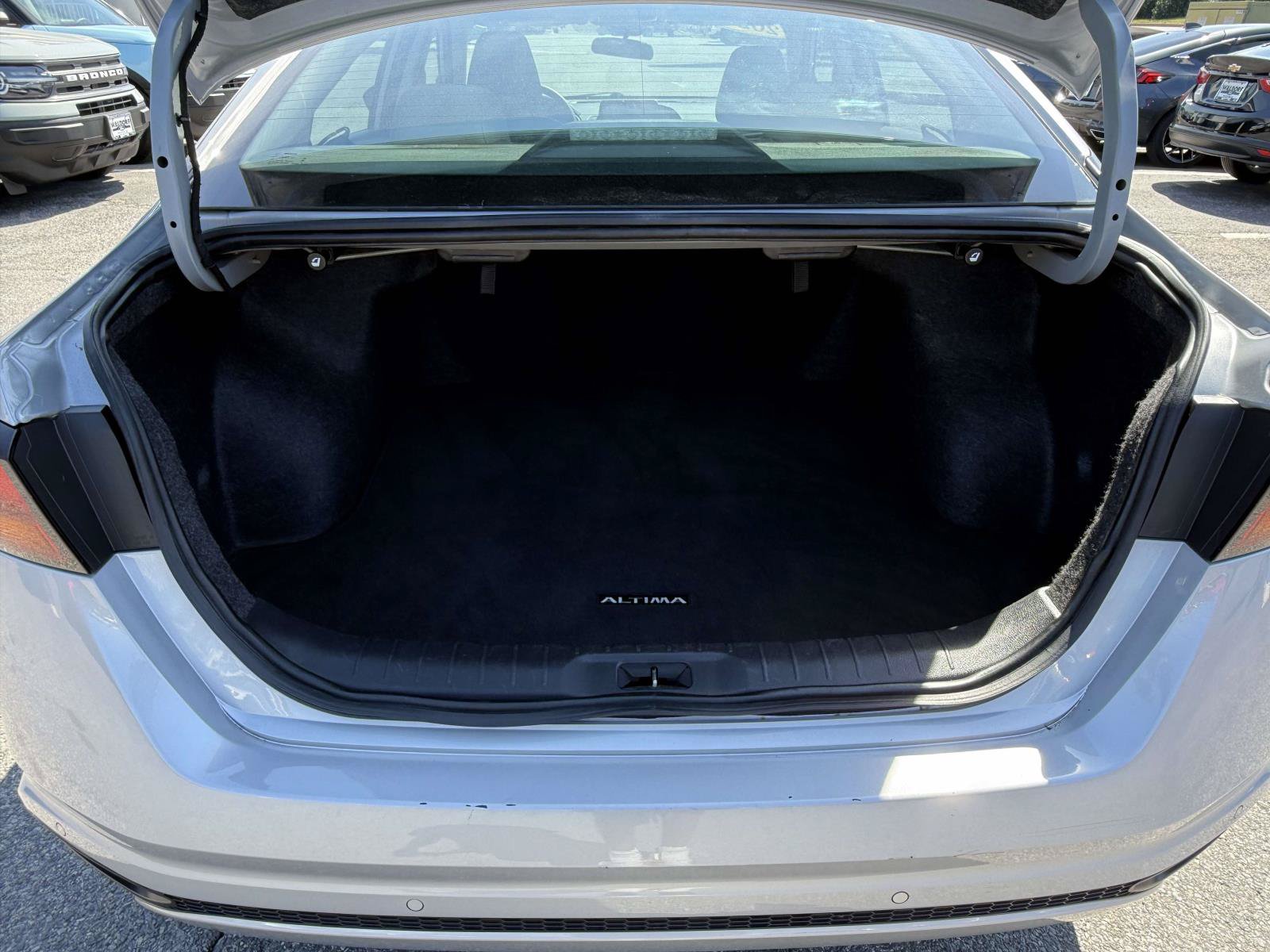 Used 2024 Nissan Altima 2.5 SV FWD image 32