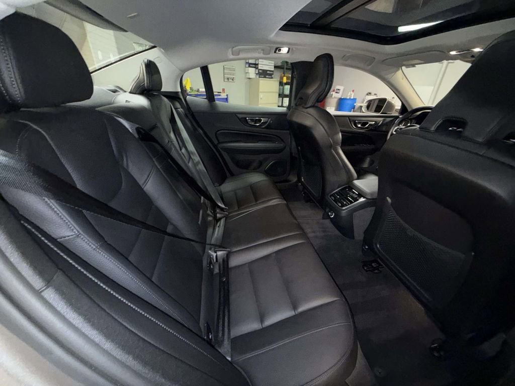 Used 2019 Volvo S60 T6 Inscription image 16