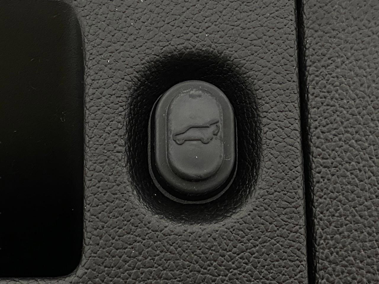 Used 2017 GMC Yukon Denali w/ Open Road Package image 8