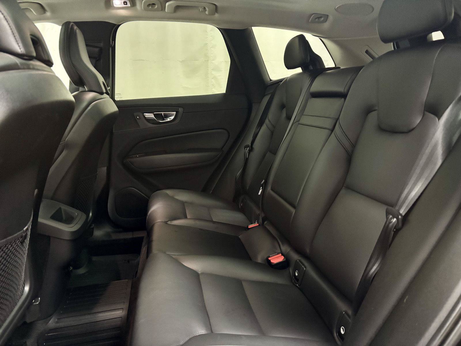 Used 2019 Volvo XC60 T5 Momentum w/ Multimedia Package AWD/4WD image 21