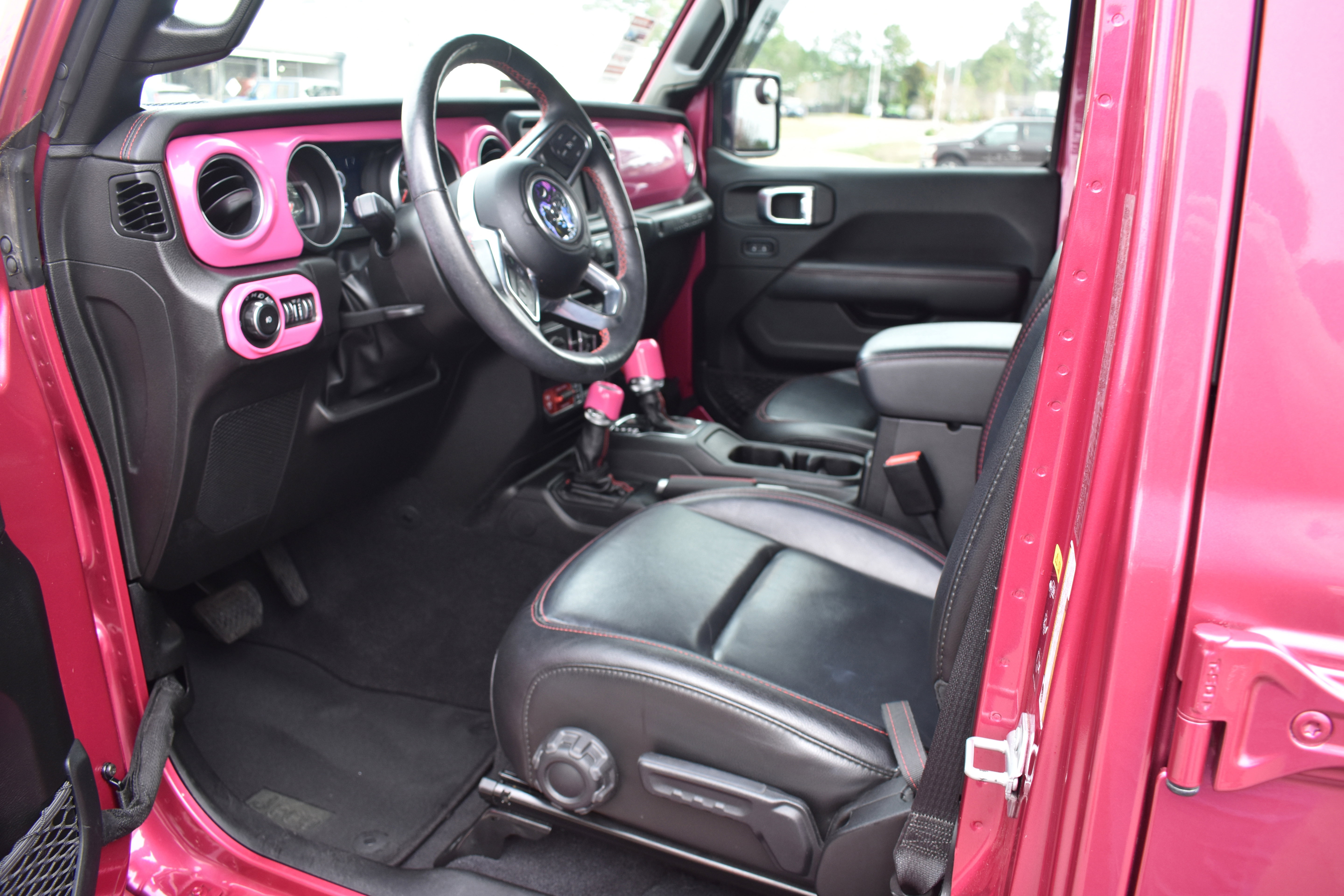 Used 2022 Jeep Wrangler Unlimited Rubicon w/ Cold Weather Group image 12