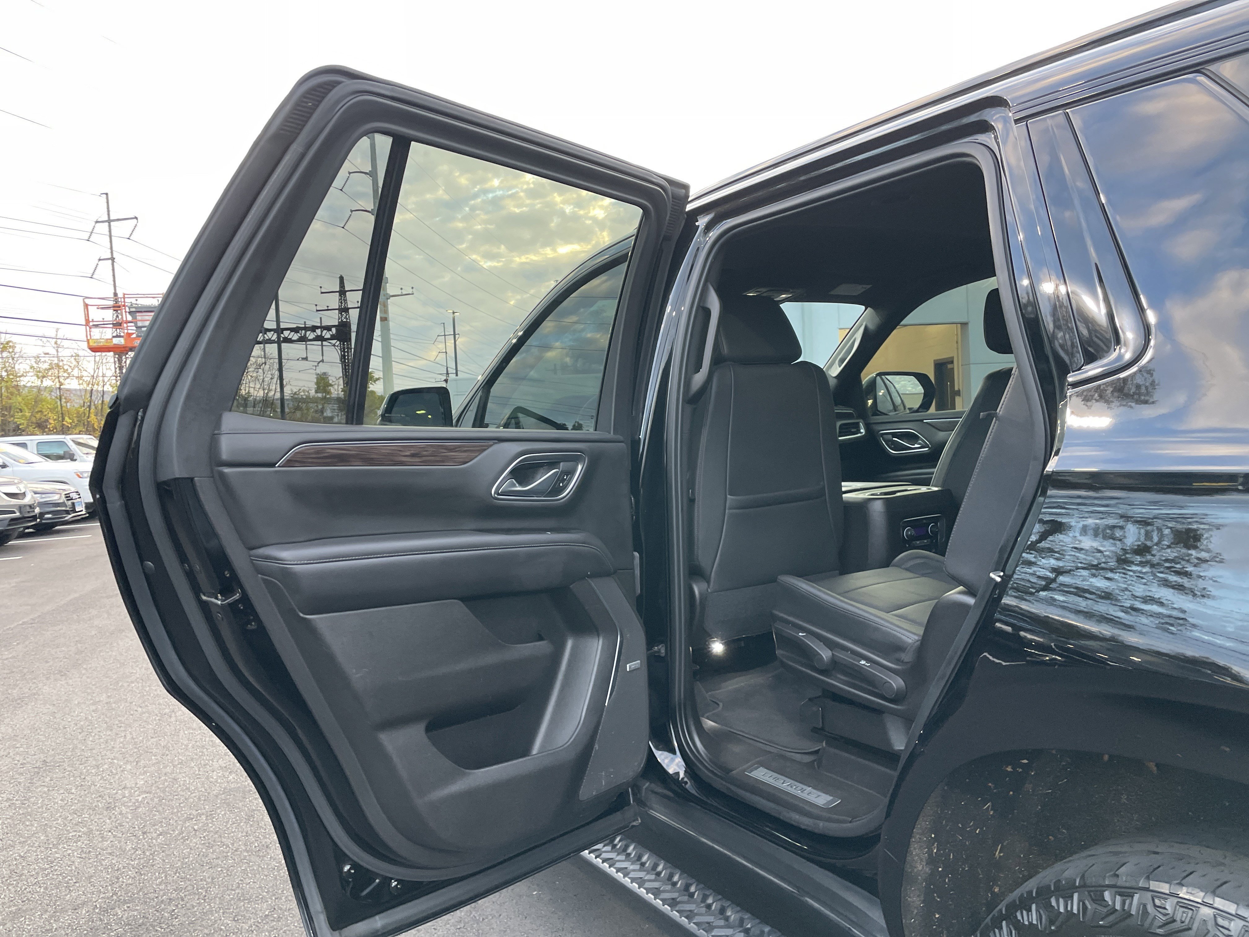 Used 2021 Chevrolet Tahoe Z71 w/ Luxury Package image 28