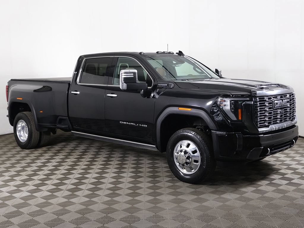 Used 2024 GMC Sierra 3500 Denali Ultimate AWD/4WD image 2