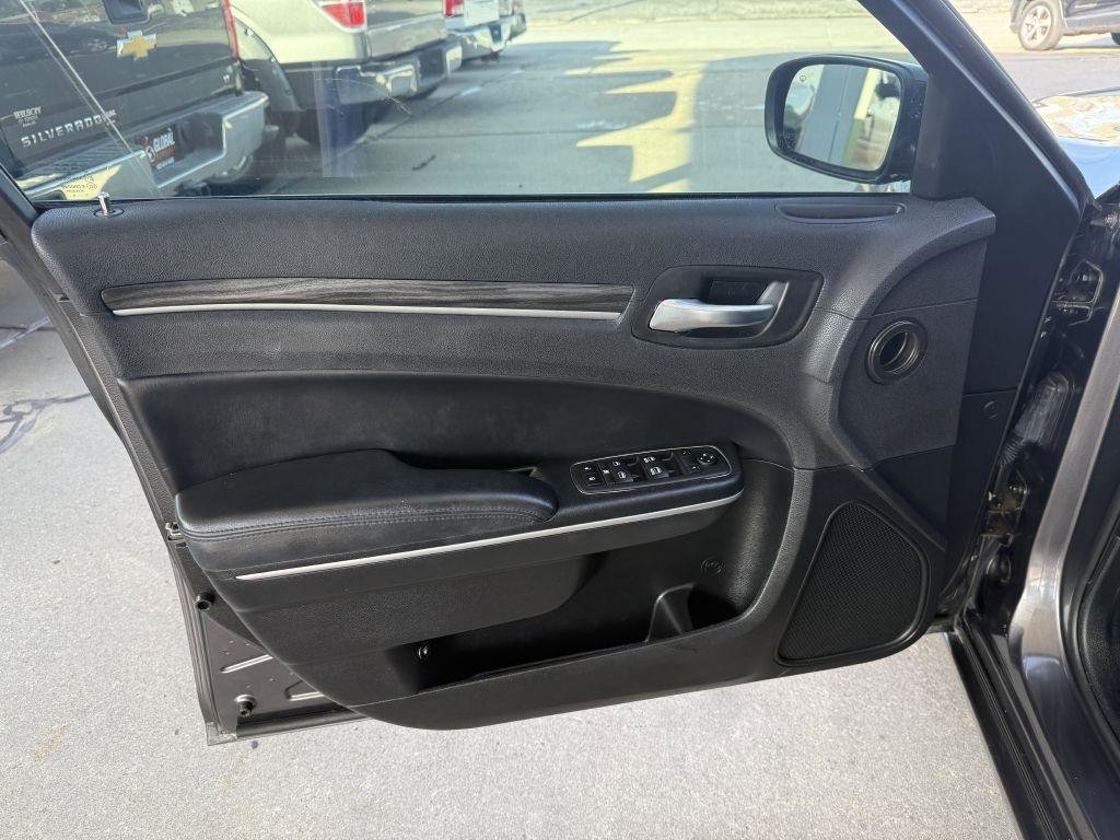 Used 2018 Chrysler 300 Touring w/ Sport Appearance Package AWD/4WD image 11