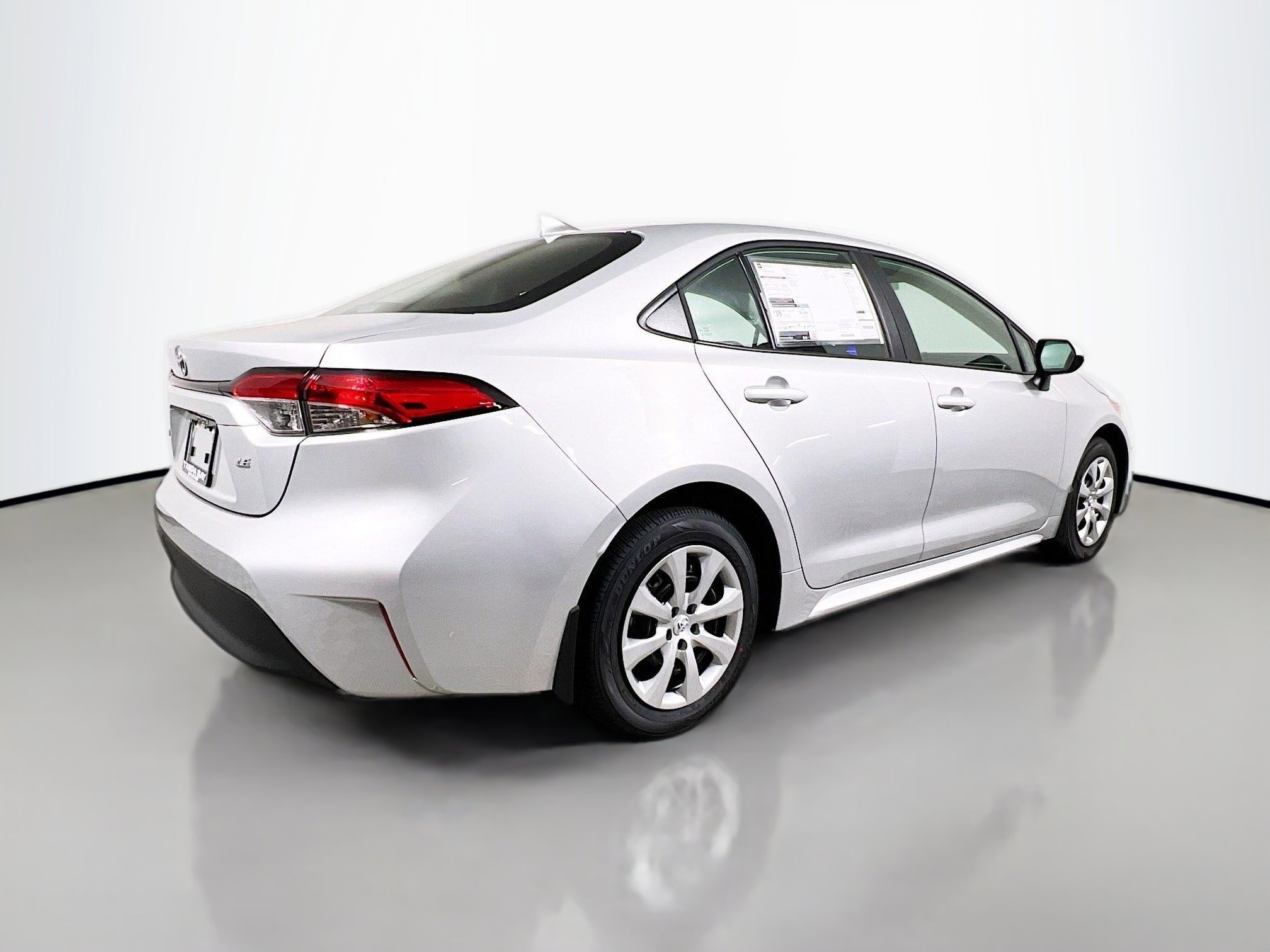 Used 2025 Toyota Corolla LE image 4