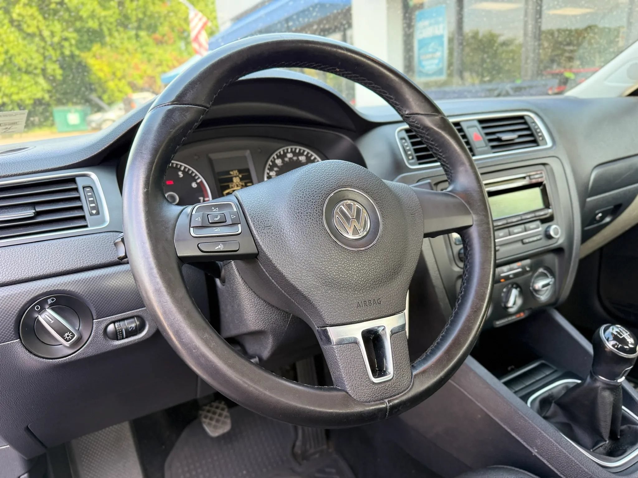 Used 2012 Volkswagen Jetta SE FWD image 30
