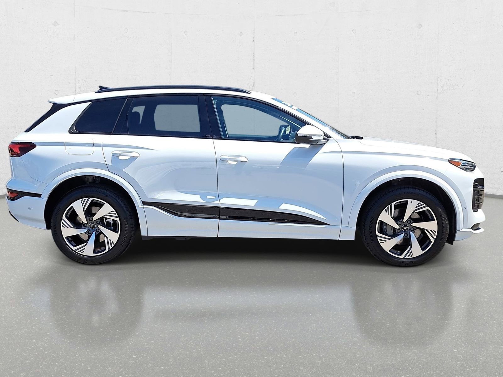 Certified 2025 Audi Q6 e-tron Premium Plus w/ Premium Plus AWD/4WD image 4