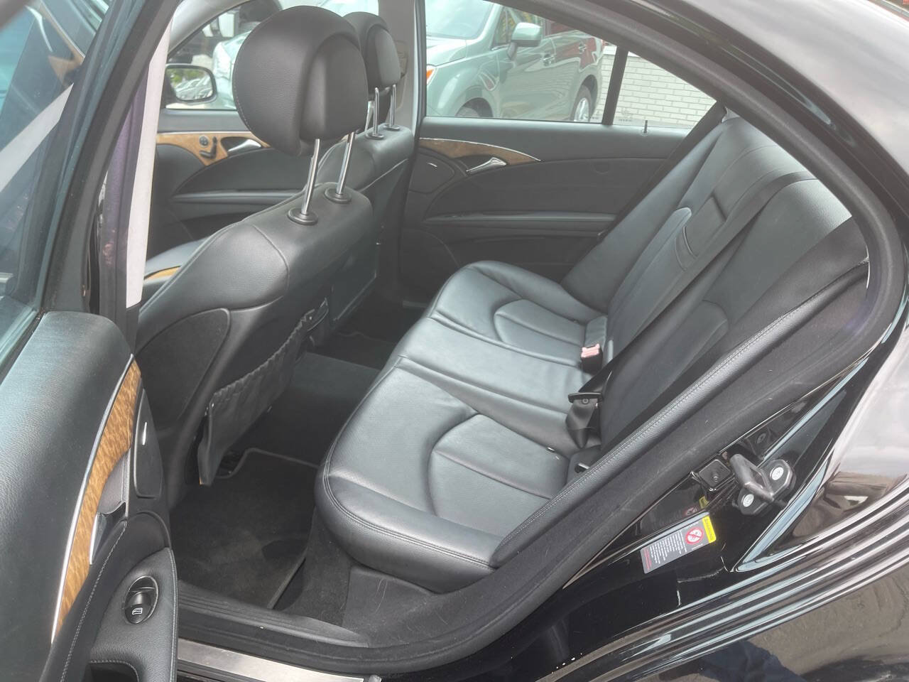 Used 2009 Mercedes-Benz E 350 Sedan image 23