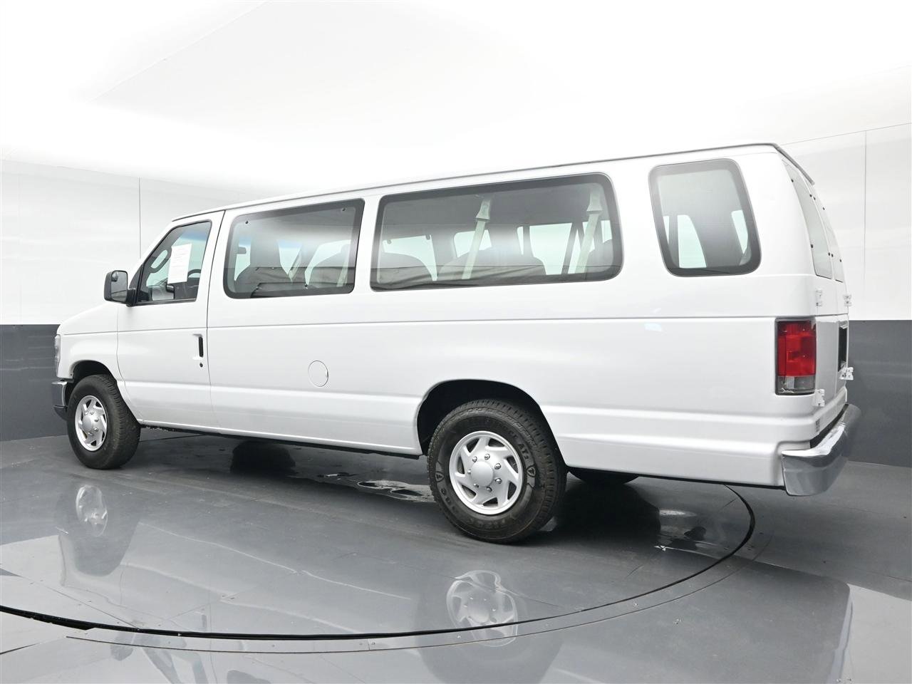 Used 2014 Ford E-350 and Econoline 350 XLT RWD image 7