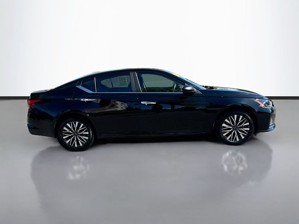 Certified 2025 Nissan Altima 2.5 SV FWD image 10