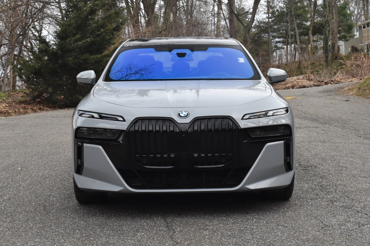 Used 2023 BMW i7 xDrive60 AWD/4WD image 12