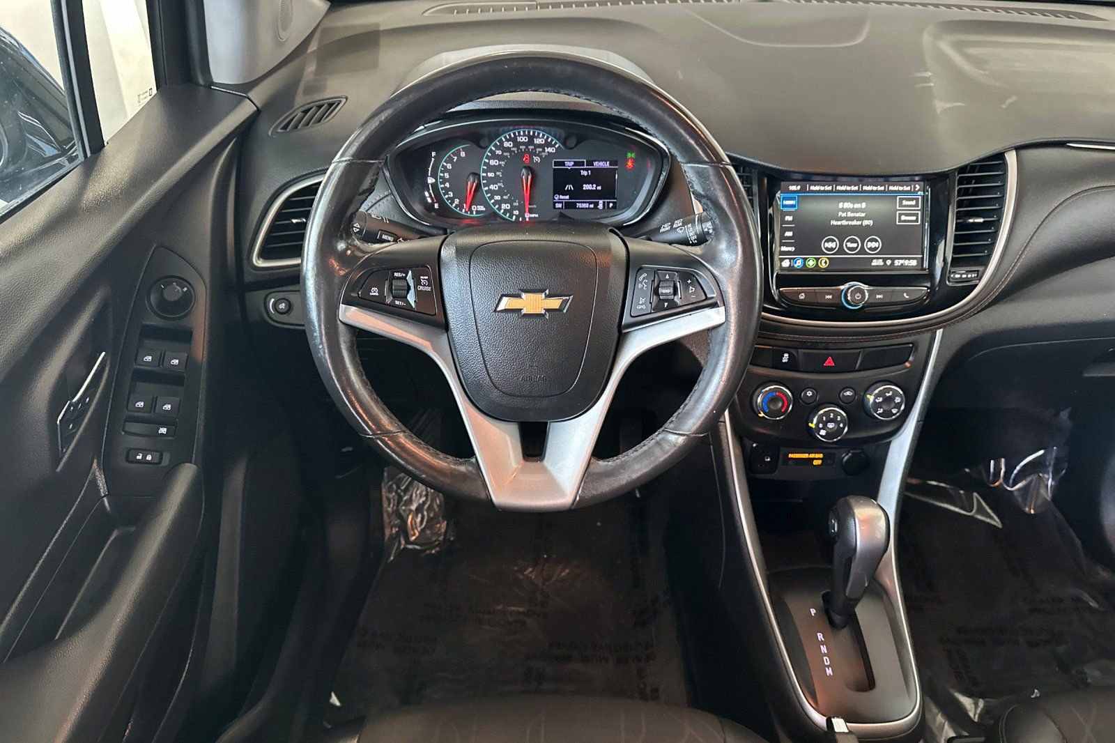 Used 2019 Chevrolet Trax LT w/ LT Convenience Package image 16