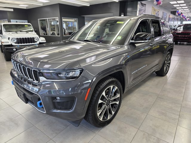 Used 2022 Jeep Grand Cherokee Overland w/ Luxury Tech Group IV image 2