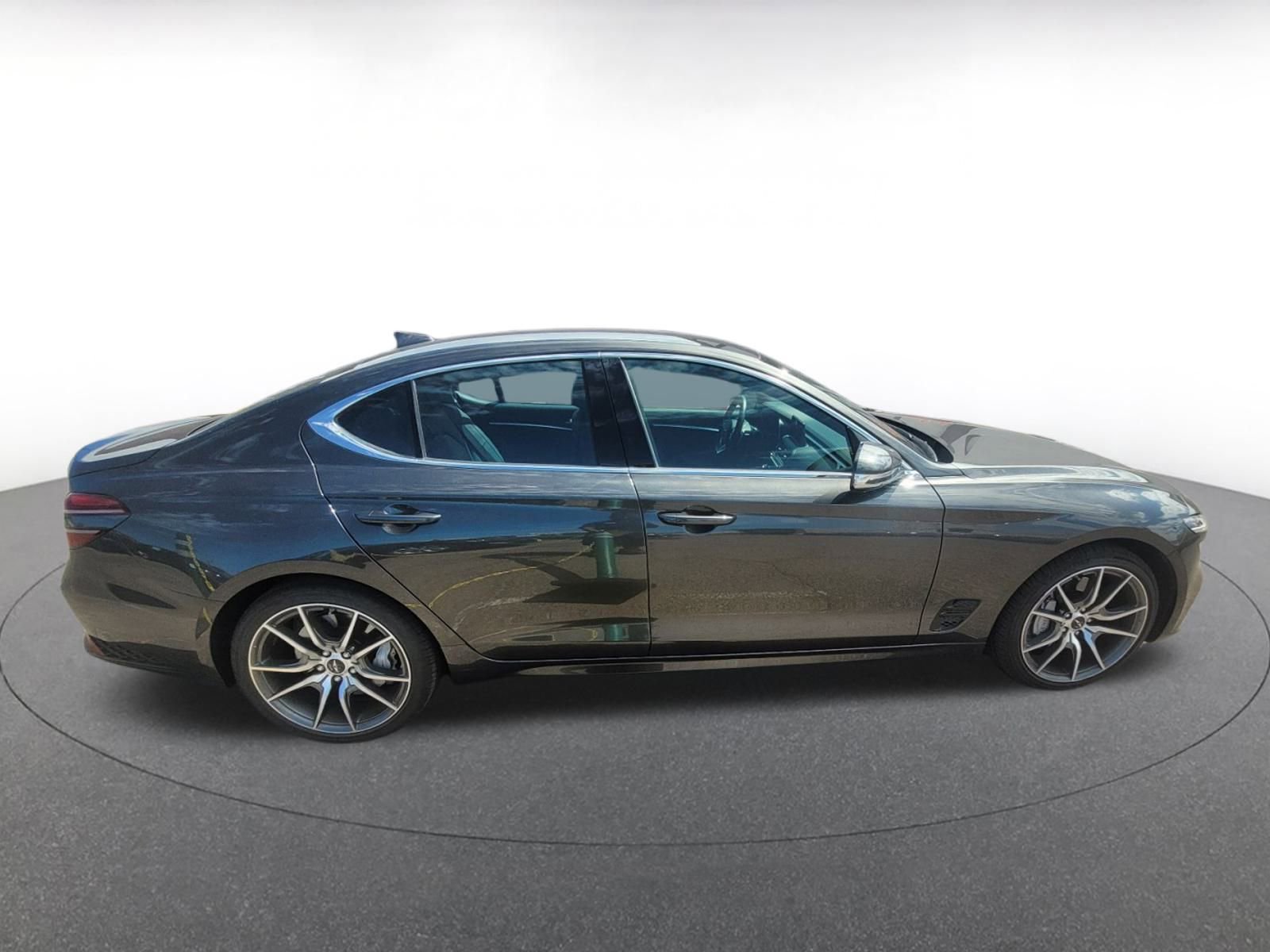 Used 2025 Genesis G70 2.5T image 8