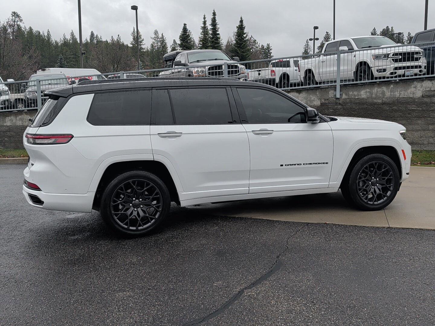 Used 2023 Jeep Grand Cherokee L Summit image 5