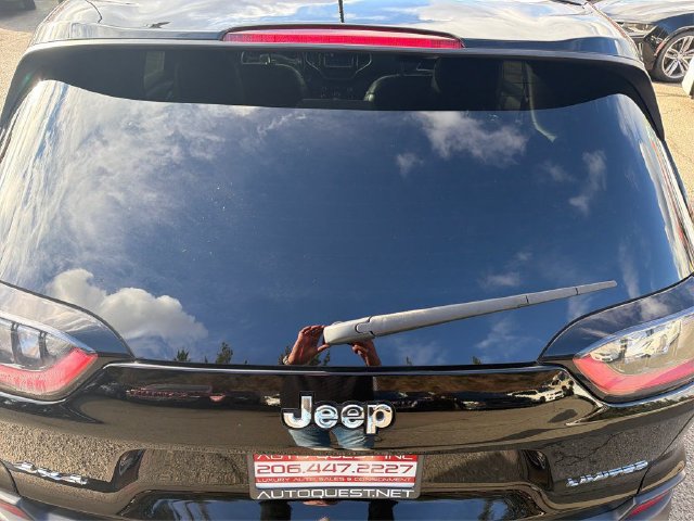 Used 2019 Jeep Cherokee Limited AWD/4WD image 24