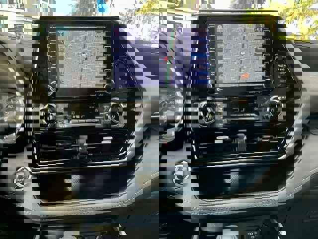 Used 2020 Toyota Highlander XLE image 22