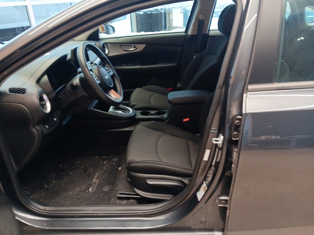 Used 2023 Kia Forte LXS image 19