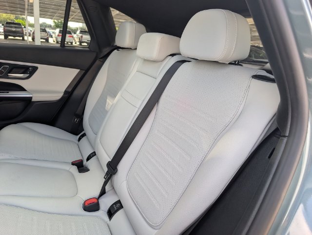 Used 2025 Mercedes-Benz GLC 350e 4MATIC image 27