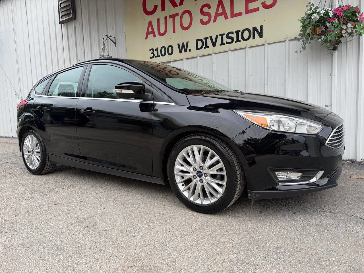 Used 2017 Ford Focus Titanium w/ Titanium Technology Package FWD image 2