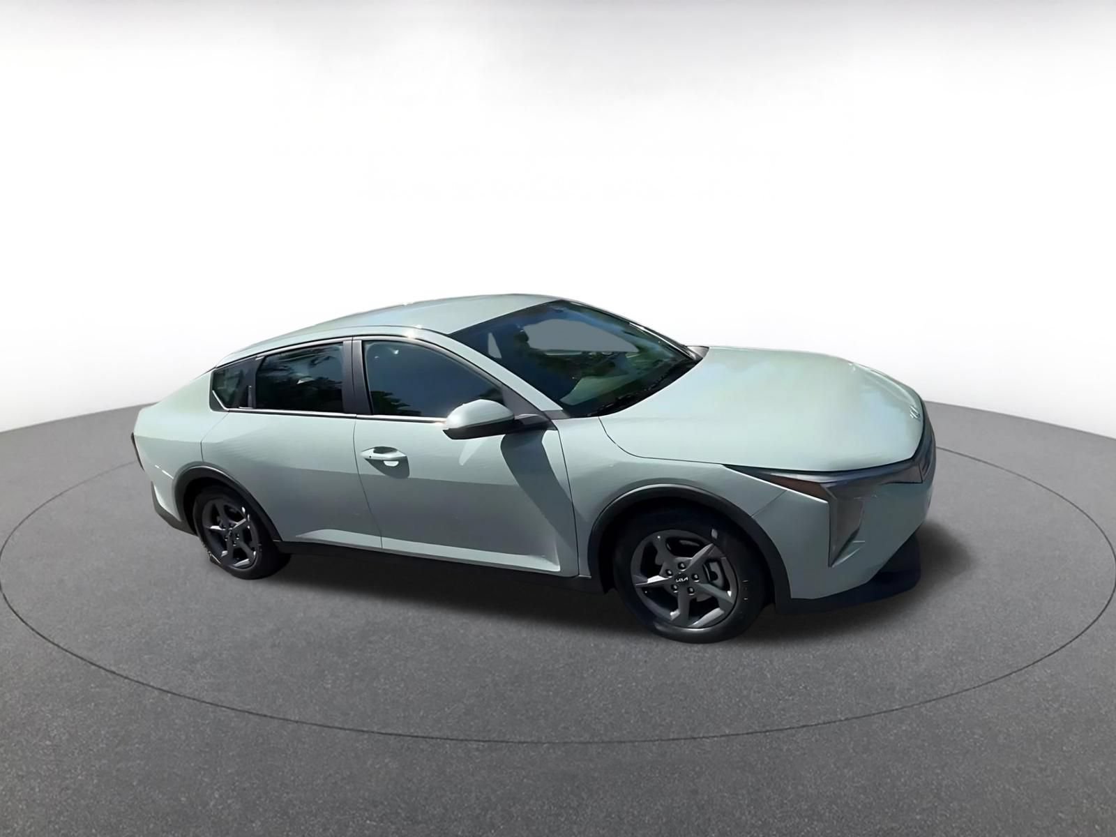 Used 2026 Kia K4 FWD image 2
