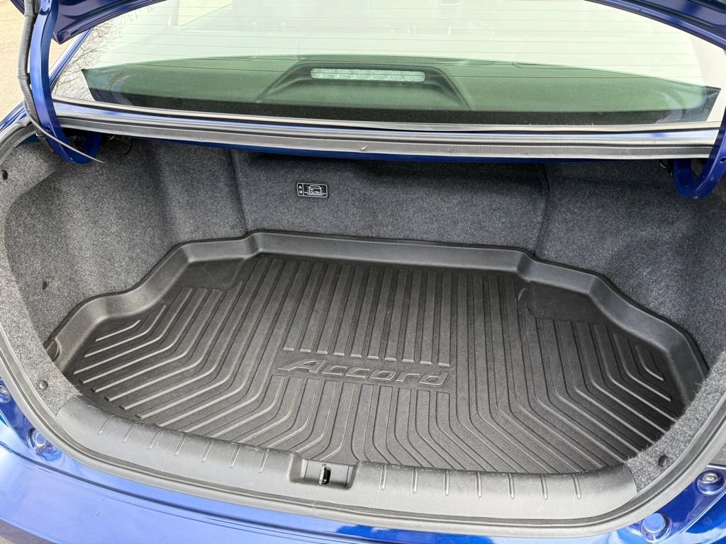 Used 2017 Honda Accord EX-L image 16