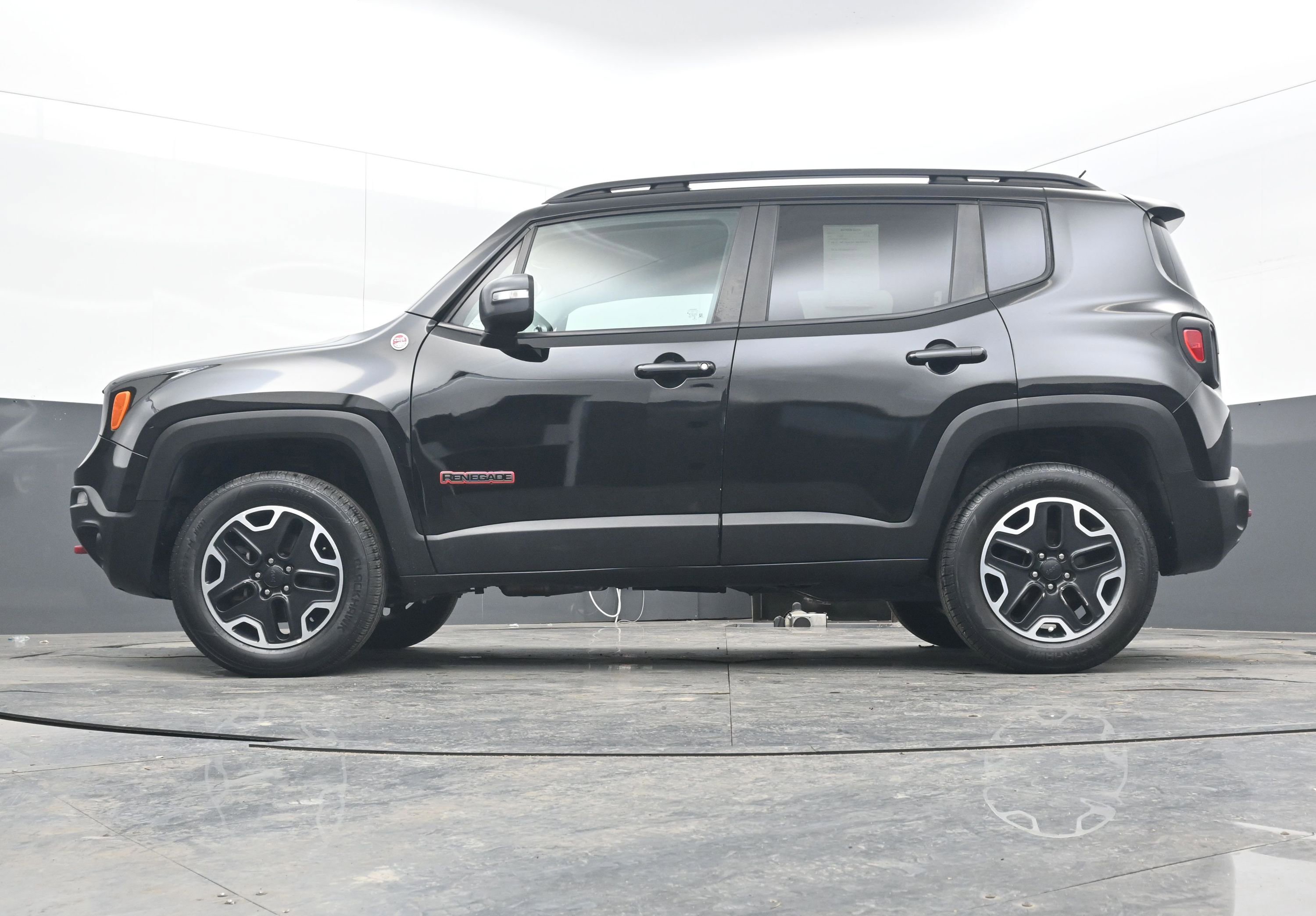Used 2017 Jeep Renegade Trailhawk image 26