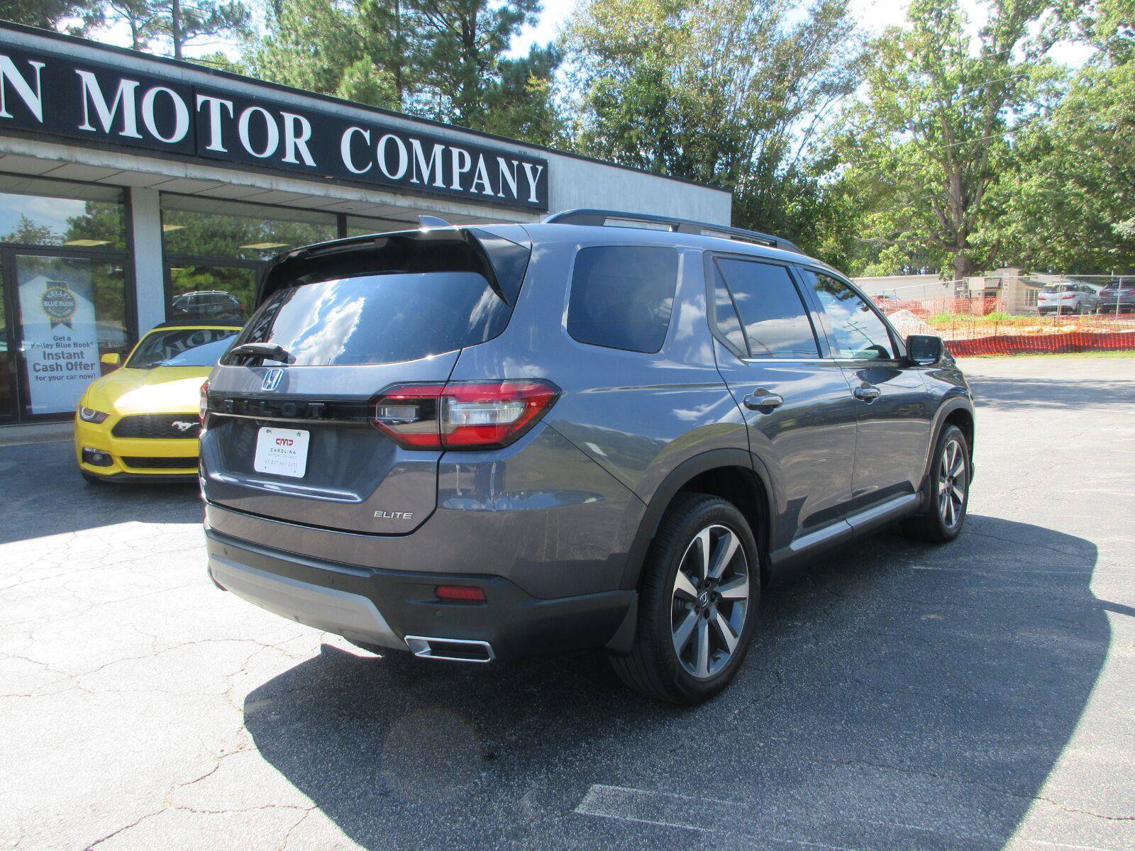 Used 2025 Honda Pilot Elite image 5