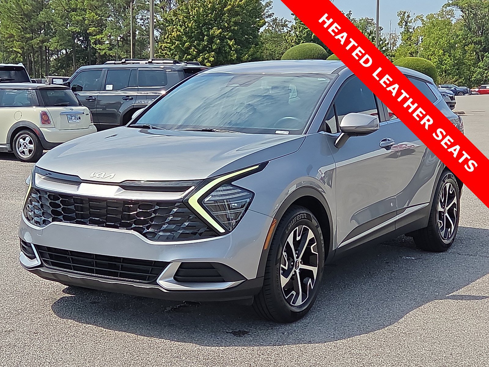 Used 2024 Kia Sportage EX FWD image 2
