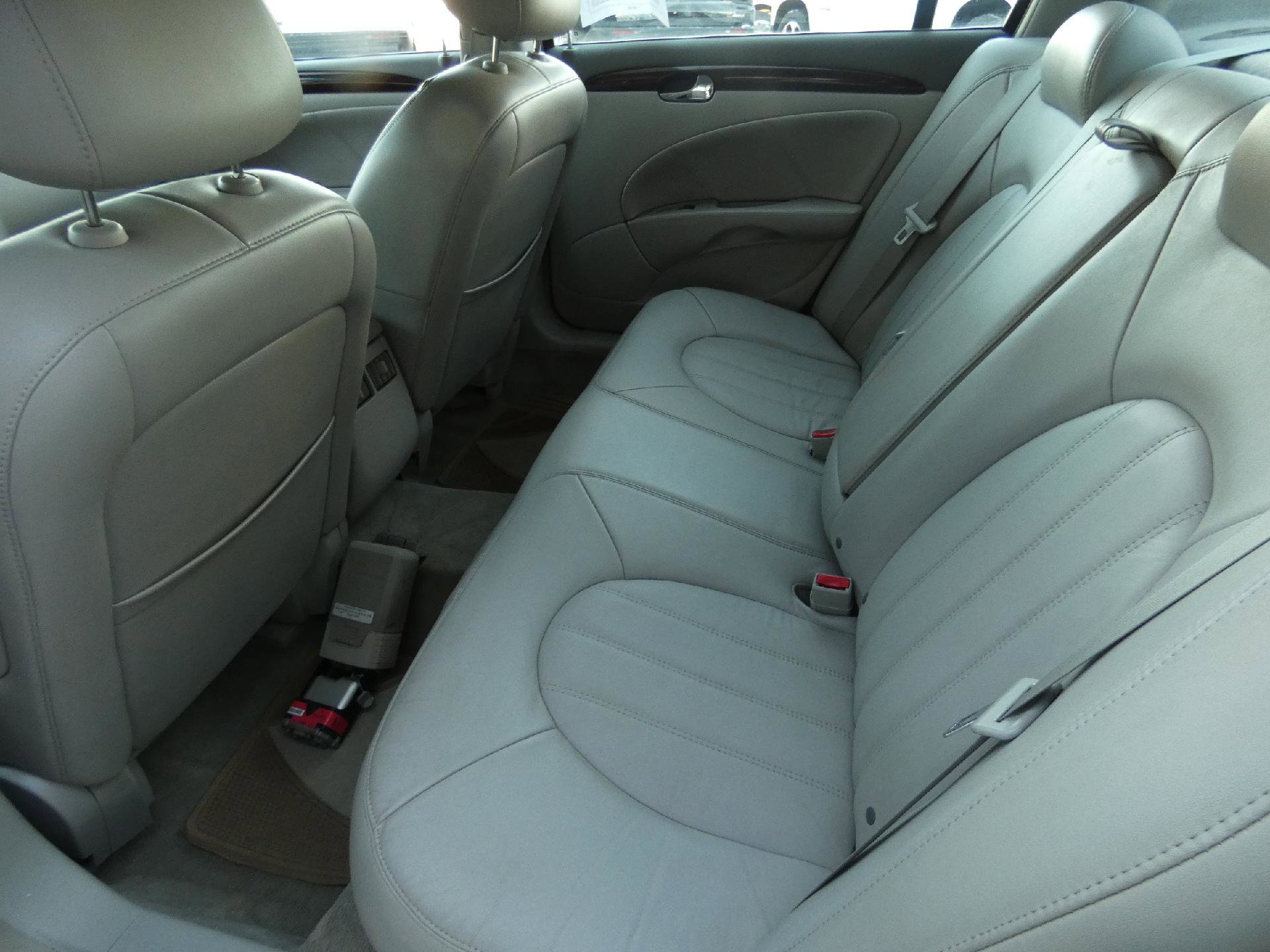 Used 2011 Buick Lucerne CXL image 13